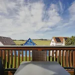 Haus De Niege Wech 03 Mit Gratis Nutzung Vom Ahoi Erlebnisbad Und Sauna In Sellin アパート ティースゾー
