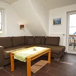 Haus De Niege Wech: Seaside Retreat With Balcony And Access Apartment Thiessow