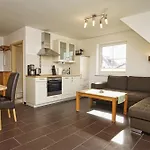 Haus De Niege Wech 03 Mit Gratis Nutzung Vom Ahoi Erlebnisbad Und Sauna In Sellin * ティースゾー