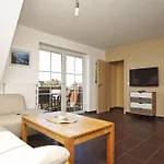Haus De Niege Wech 03 Mit Gratis Nutzung Vom Ahoi Erlebnisbad Und Sauna In Sellin アパート ティースゾー