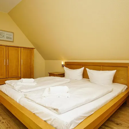 Balkon Mit Meerblick, Gratis Nutzung Vom Ahoi Erlebnisbad Und Sauna In Sellin - Haus De Niege Wech 03 Thiessow