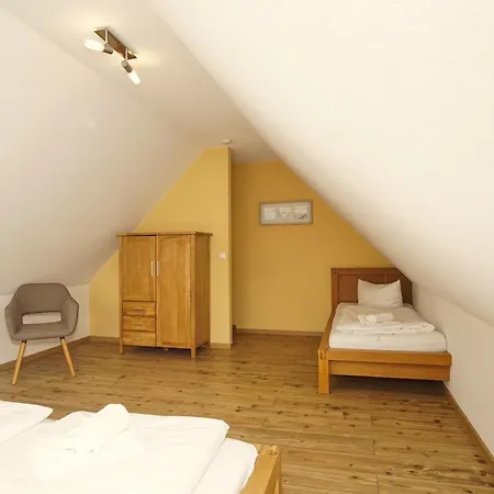 Balkon Mit Meerblick, Gratis Nutzung Vom Ahoi Erlebnisbad Und Sauna In Sellin - Haus De Niege Wech 03 * Thiessow