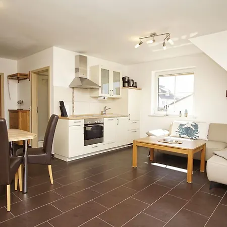 Balkon Mit Meerblick, Gratis Nutzung Vom Ahoi Erlebnisbad Und Sauna In Sellin - Haus De Niege Wech 03 *